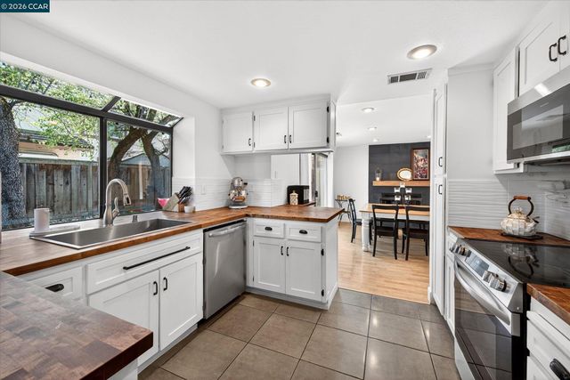 2202 Boulder Creek Ct., Martinez, CA 94553