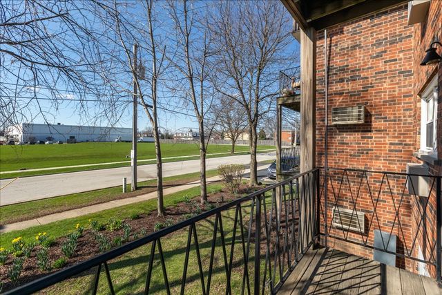 5740 East Avenue 2C, Countryside, IL 60525