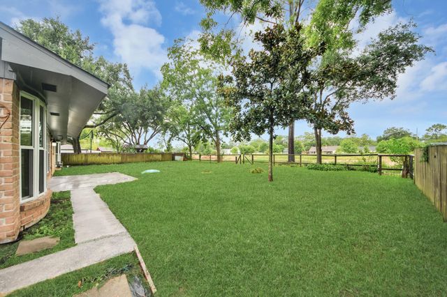7527 Brush Wood Drive, Houston, TX 77088
