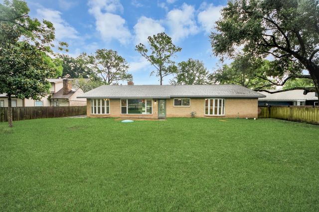 7527 Brush Wood Drive, Houston, TX 77088