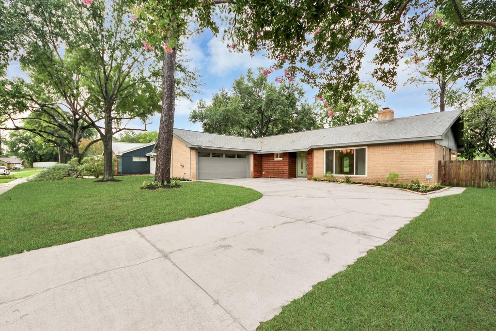 7527 Brush Wood Drive, Houston, TX 77088