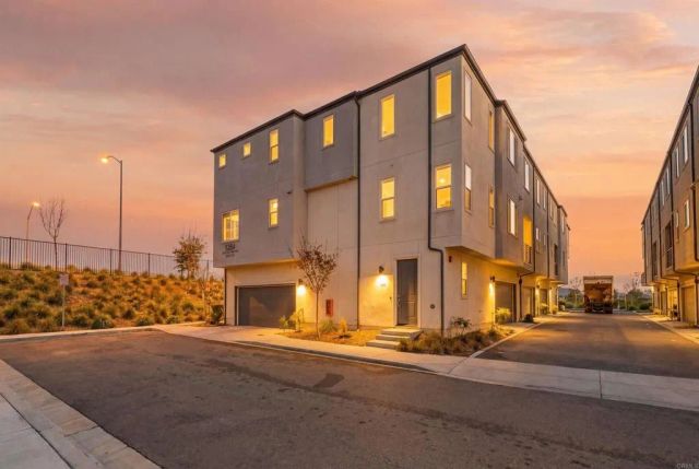 5284 Beachfront Cove 245, San Diego, CA 92154