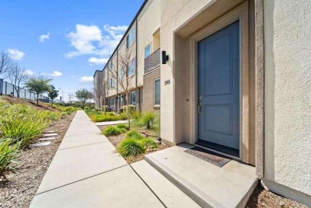 5284 Beachfront Cove 245, San Diego, CA 92154