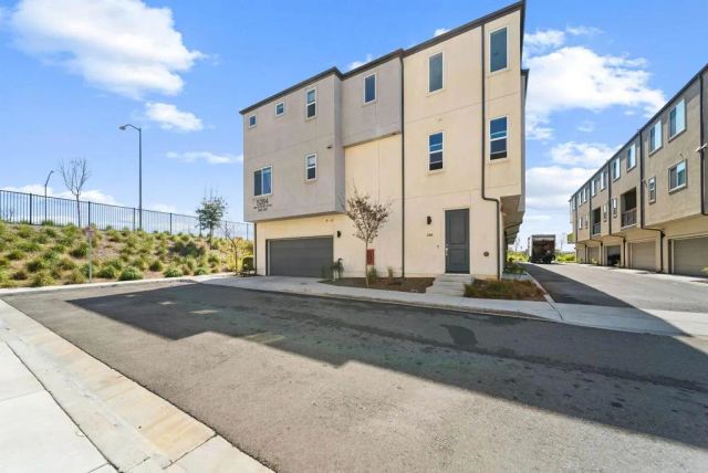 5284 Beachfront Cove 245, San Diego, CA 92154