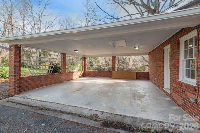 624 Brentwood Court, Winston Salem, NC 27104