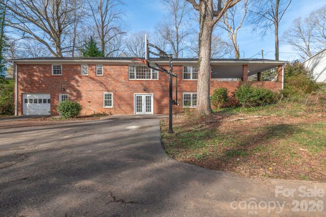 624 Brentwood Court, Winston Salem, NC 27104