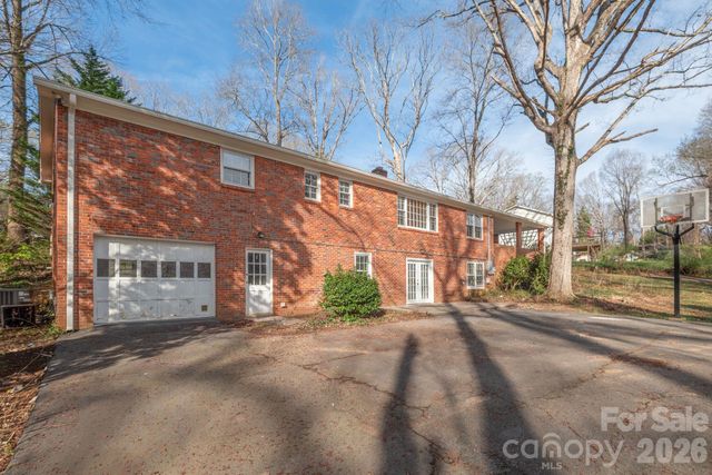 624 Brentwood Court, Winston Salem, NC 27104