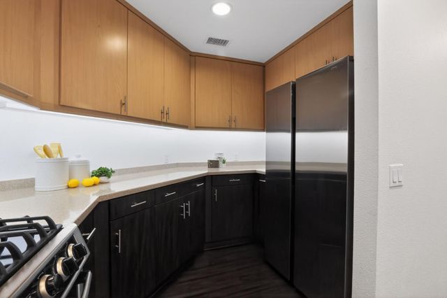 10745 N De Anza Boulevard 215, Cupertino, CA 95014