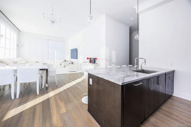 100 Garvies Point Road 1024, Glen Cove, NY 11542