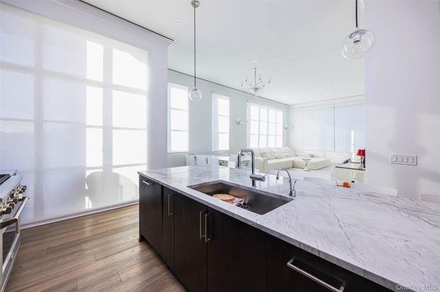 100 Garvies Point Road 1024, Glen Cove, NY 11542