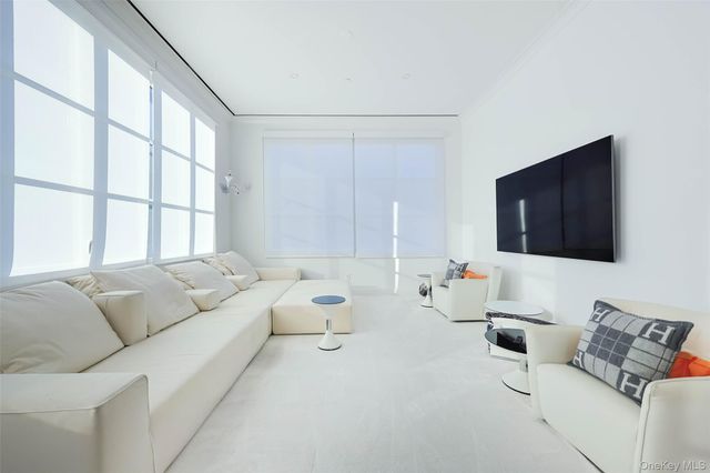 100 Garvies Point Road 1024, Glen Cove, NY 11542