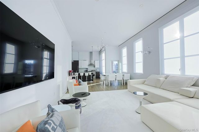 100 Garvies Point Road 1024, Glen Cove, NY 11542