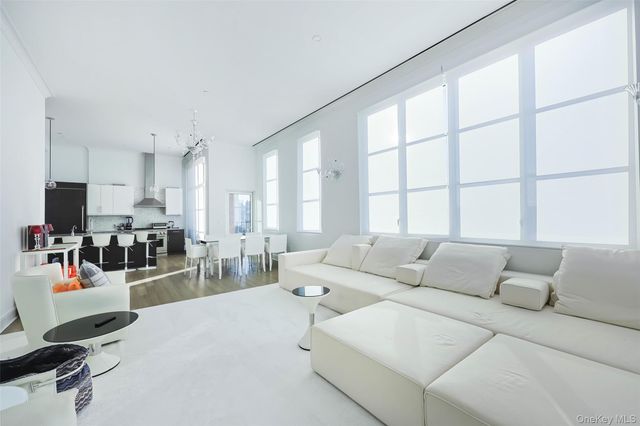 100 Garvies Point Road 1024, Glen Cove, NY 11542