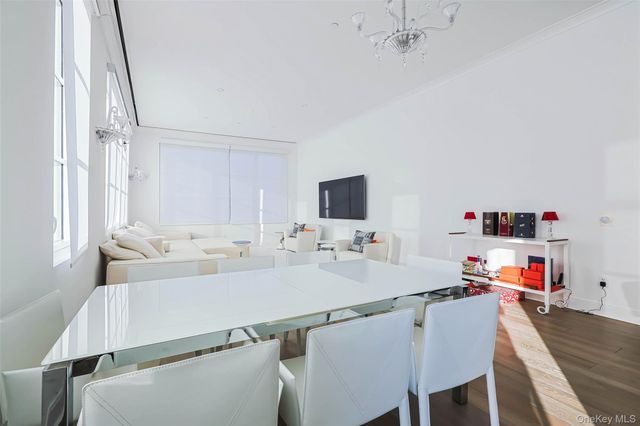 100 Garvies Point Road 1024, Glen Cove, NY 11542