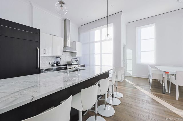 100 Garvies Point Road 1024, Glen Cove, NY 11542