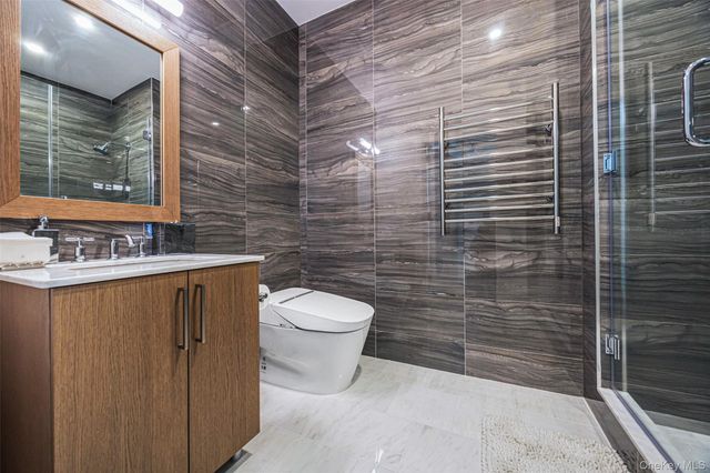 100 Garvies Point Road 1024, Glen Cove, NY 11542