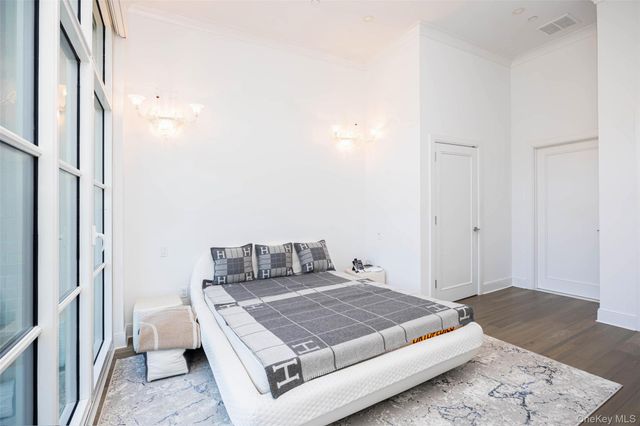 100 Garvies Point Road 1024, Glen Cove, NY 11542