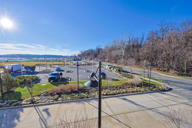 100 Garvies Point Road 1024, Glen Cove, NY 11542