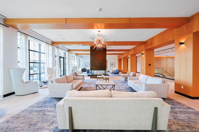 100 Garvies Point Road 1024, Glen Cove, NY 11542