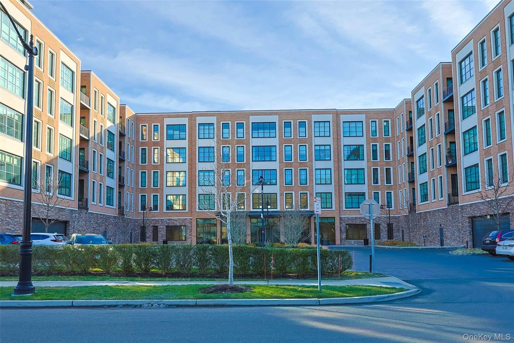 100 Garvies Point Road 1024, Glen Cove, NY 11542