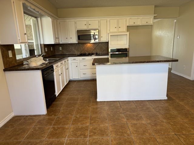 705 Kingsbridge Drive, Garland, TX 75040