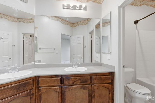 14011 Raphael Avenue, Bakersfield, CA 93306