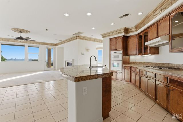 14011 Raphael Avenue, Bakersfield, CA 93306