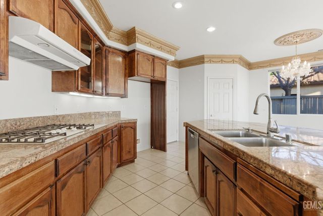 14011 Raphael Avenue, Bakersfield, CA 93306