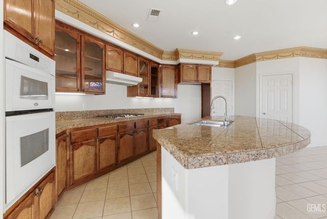 14011 Raphael Avenue, Bakersfield, CA 93306