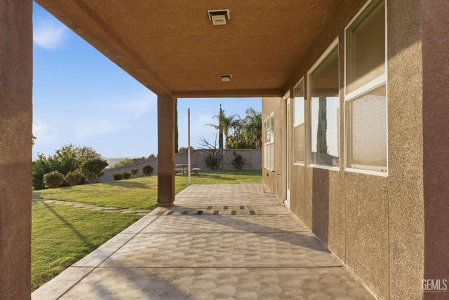 14011 Raphael Avenue, Bakersfield, CA 93306