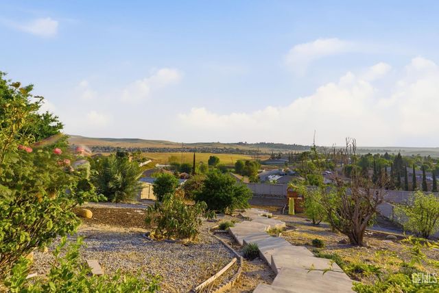 14011 Raphael Avenue, Bakersfield, CA 93306