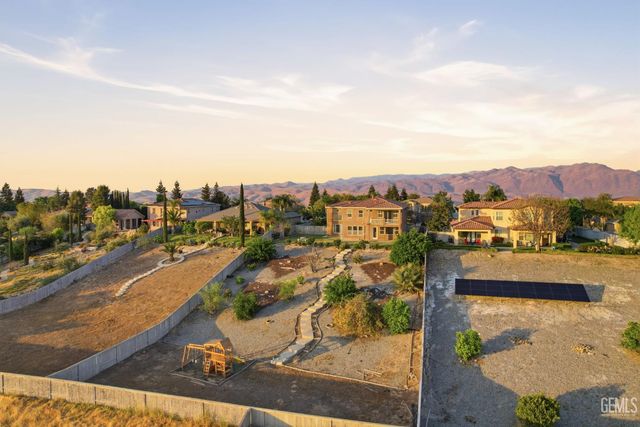 14011 Raphael Avenue, Bakersfield, CA 93306