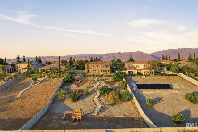 14011 Raphael Avenue, Bakersfield, CA 93306