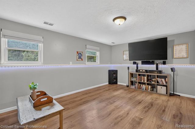 3024 Harold Drive, Columbiaville, MI 48421