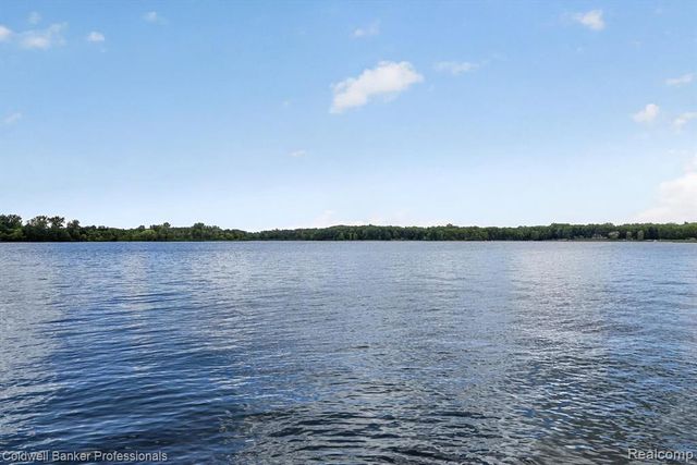 3024 Harold Drive, Columbiaville, MI 48421