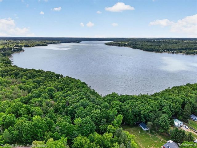 3024 Harold Drive, Columbiaville, MI 48421