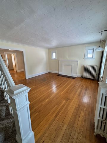 90 Centre Street, Concord, NH 03301