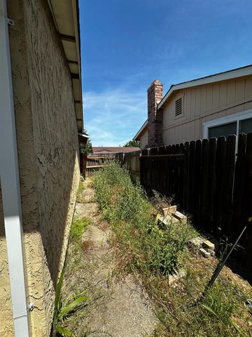 10240 Goinyour Way, Sacramento, CA 95827