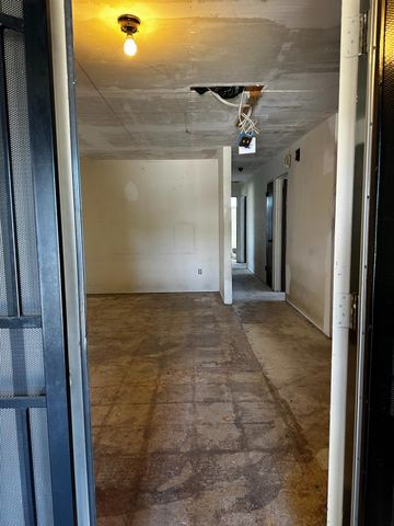 10240 Goinyour Way, Sacramento, CA 95827