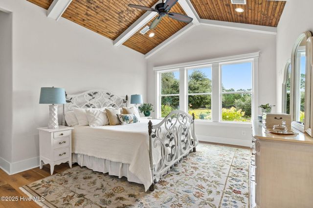 9279 Devaun Pointe Circle, Calabash, NC 28467