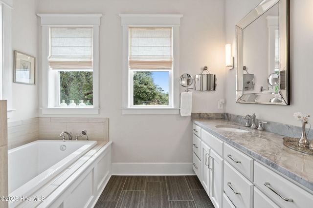 9279 Devaun Pointe Circle, Calabash, NC 28467