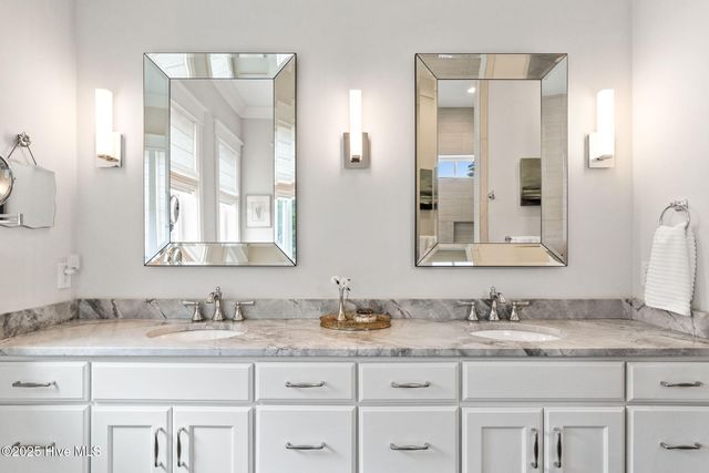 9279 Devaun Pointe Circle, Calabash, NC 28467