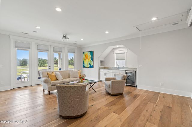 9279 Devaun Pointe Circle, Calabash, NC 28467