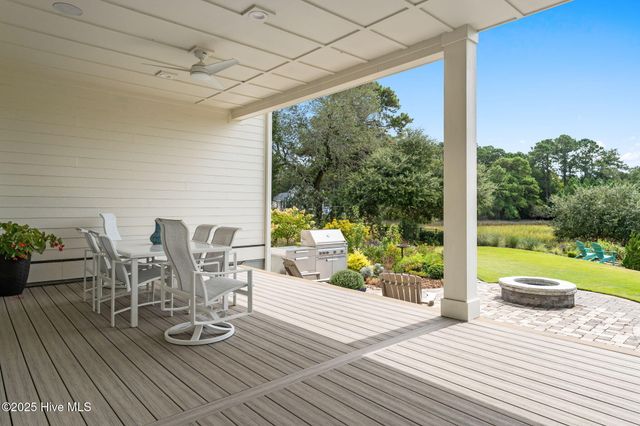 9279 Devaun Pointe Circle, Calabash, NC 28467