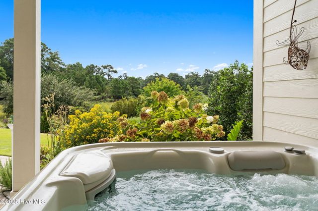 9279 Devaun Pointe Circle, Calabash, NC 28467