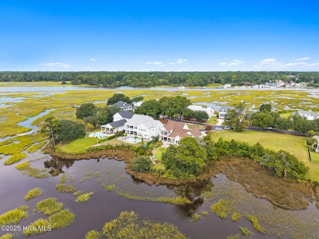 9279 Devaun Pointe Circle, Calabash, NC 28467