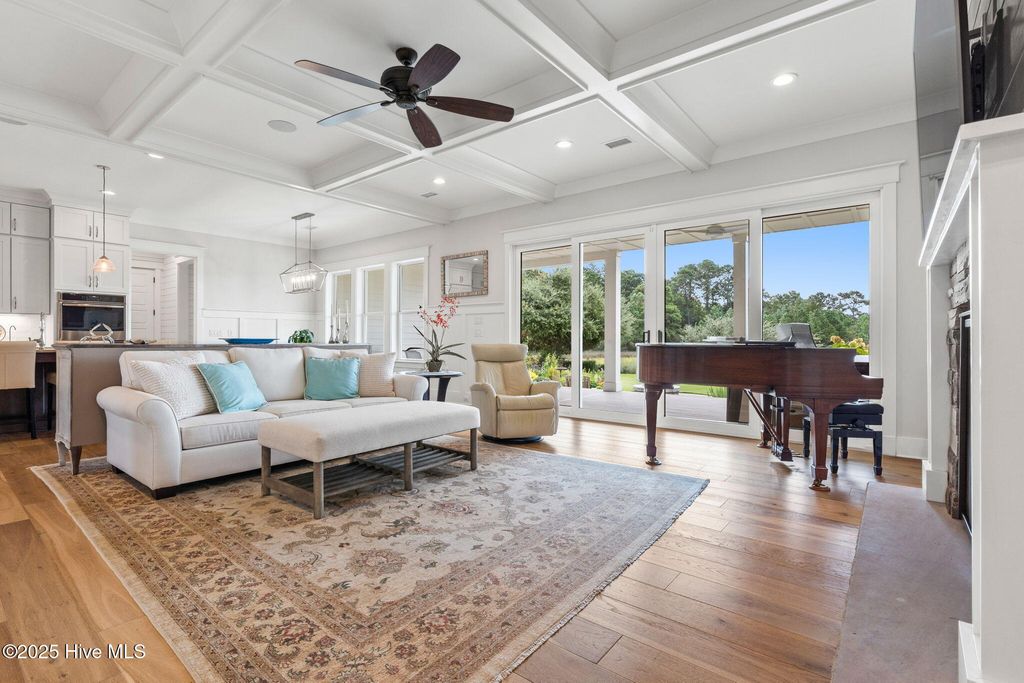 9279 Devaun Pointe Circle, Calabash, NC 28467