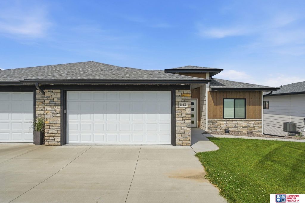 1143 Sand Hill Road, Louisville, NE 68037