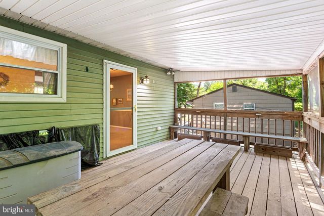 227 CHESTNUT AVE, Lindenwold, NJ 08021