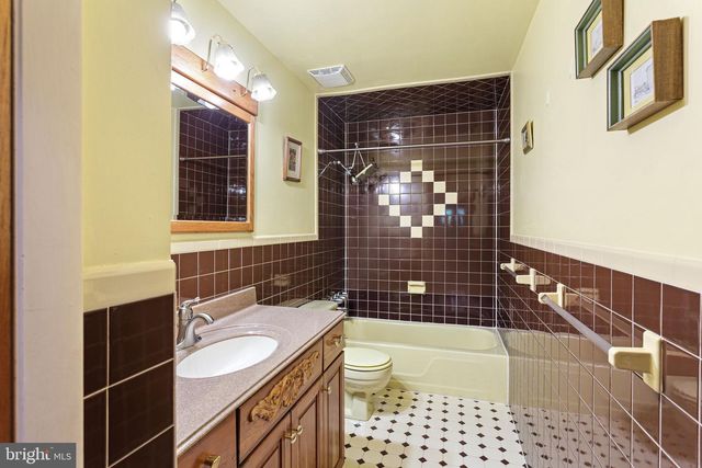227 CHESTNUT AVE, Lindenwold, NJ 08021